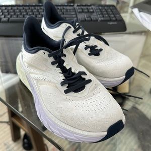 Hoka Arahi 5 Road running shoe